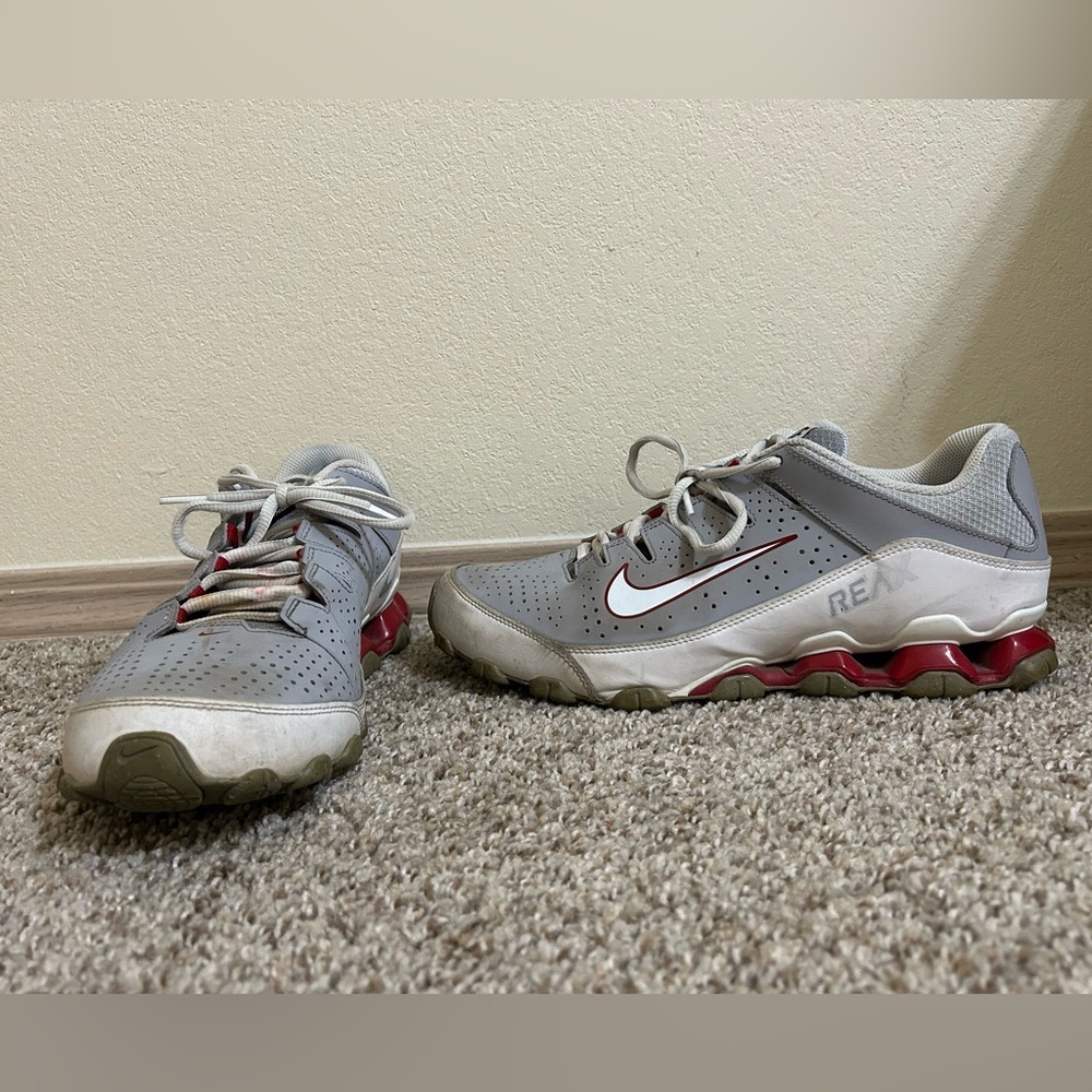 Nike Reax 8 TR Wolf Grey Gym Red Men Size 10.5 Training Athletic Cushion Running
